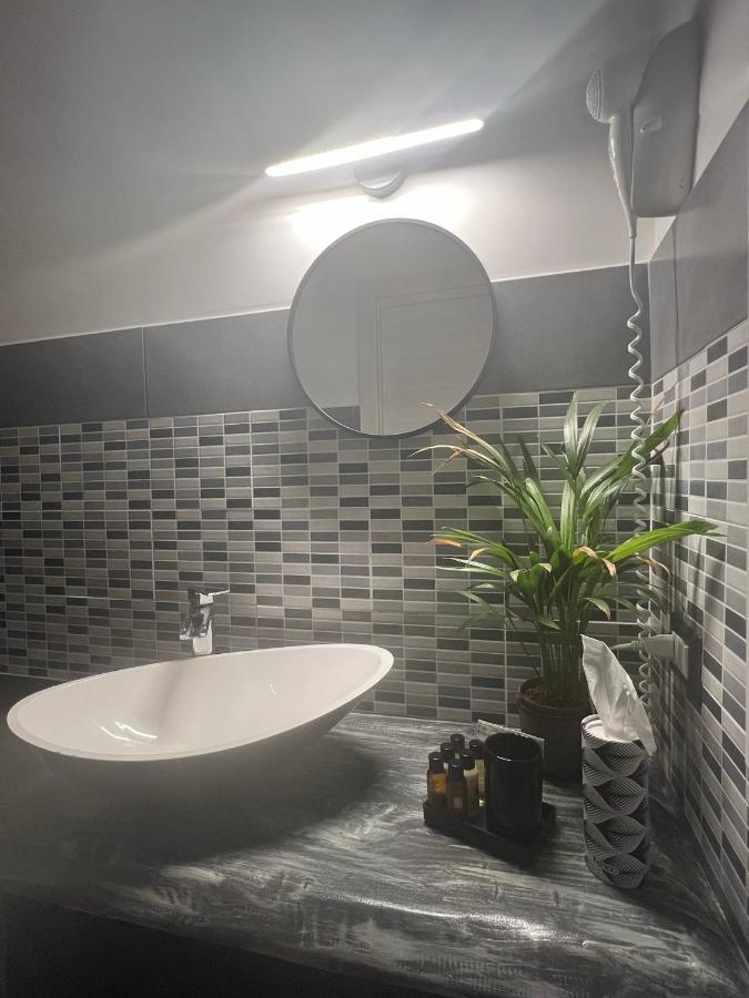 Kalaso Design Guest House - Rome Airport Fiumicino Bagian luar foto